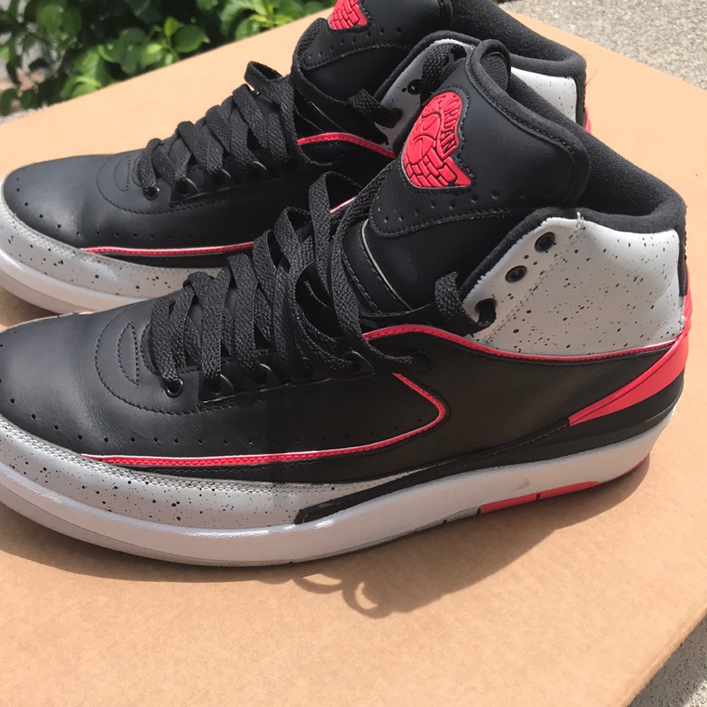 Jordan retro 2 (infrared 23) size 11